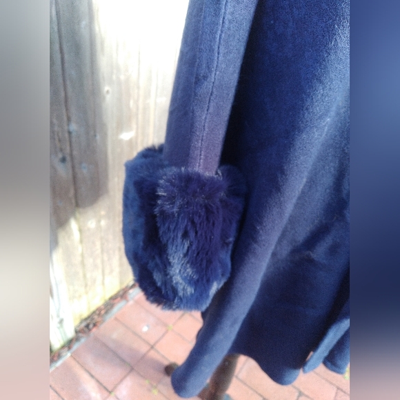 🍁 🎄 Beautiful Jacket faux fur accents OS Navy Blue color 😲 - Picture 3 of 13